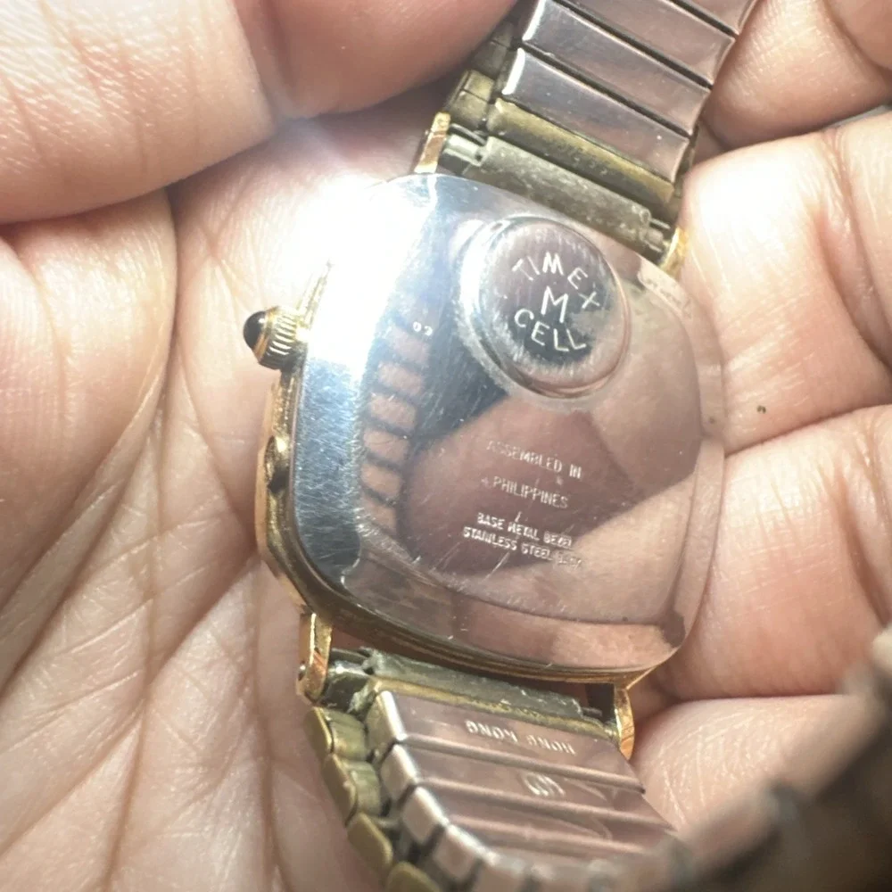 Working VTG 1980s Timex Q Day-Date Gold Tone Men's Watch Quartz 32mm Fit 7in Run